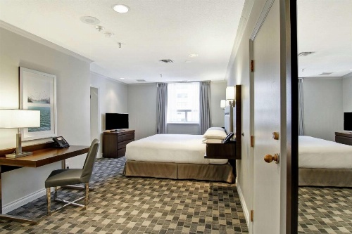 DoubleTree by Hilton Toronto Downtown image 16