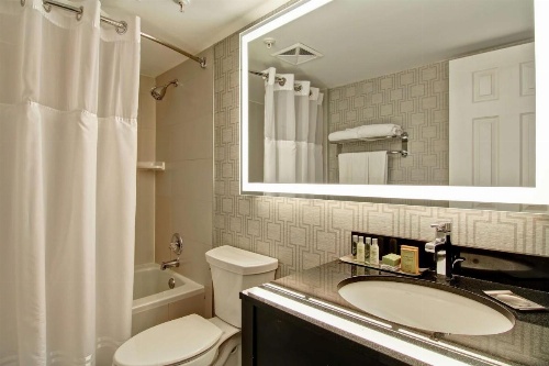 DoubleTree by Hilton Toronto Downtown image 20