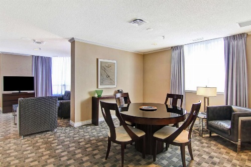 DoubleTree by Hilton Toronto Downtown image 21