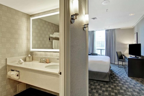 DoubleTree by Hilton Toronto Downtown image 29