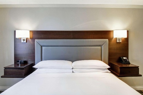 DoubleTree by Hilton Toronto Downtown image 31