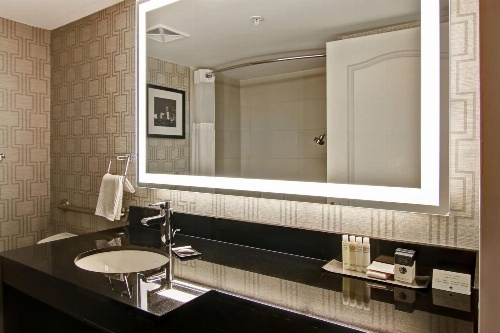 DoubleTree by Hilton Toronto Downtown image 4