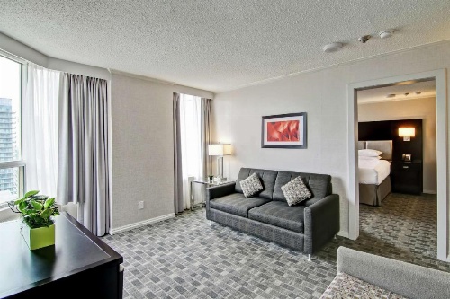 DoubleTree by Hilton Toronto Downtown image 7