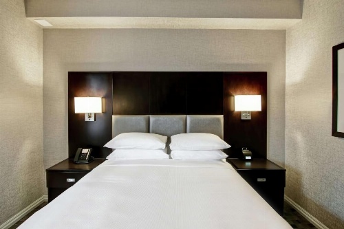 DoubleTree by Hilton Toronto Downtown image 8